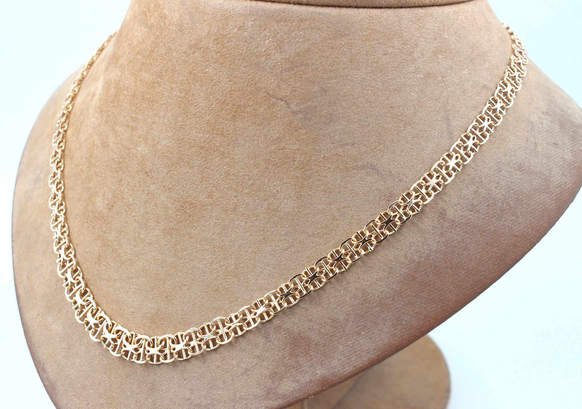 X-länk halsband med stavar i 18k guld. vikt: 15,1g