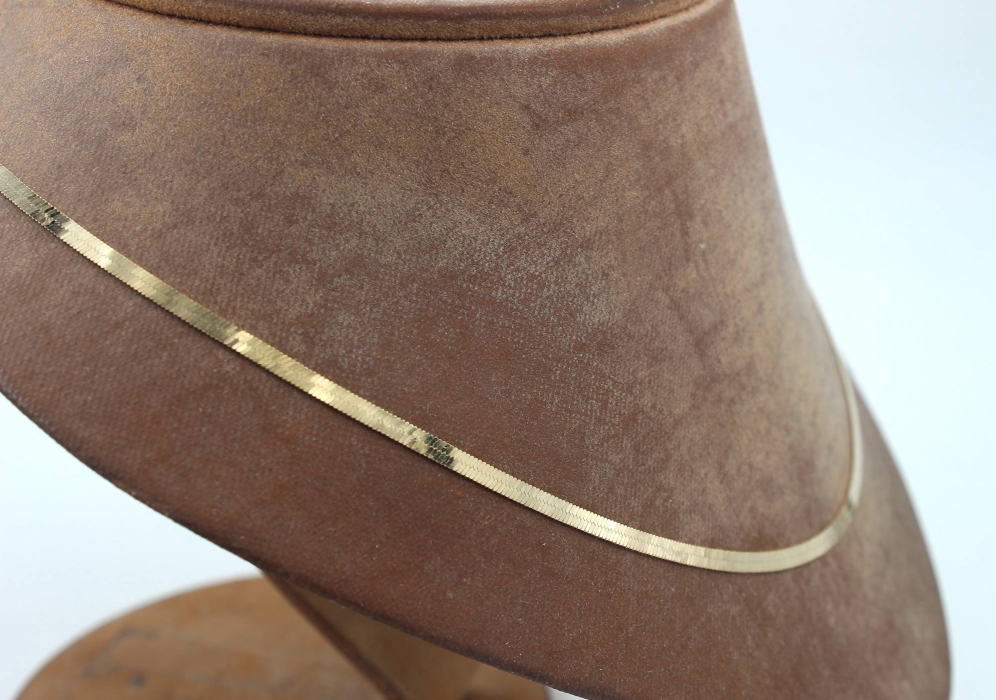 Halsband i 18k guld .Vikt 6,1g