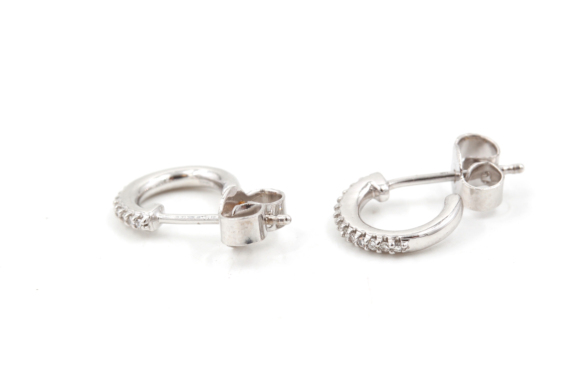 Diamant örhängen i 18k vitguld. vikt: 1,97g