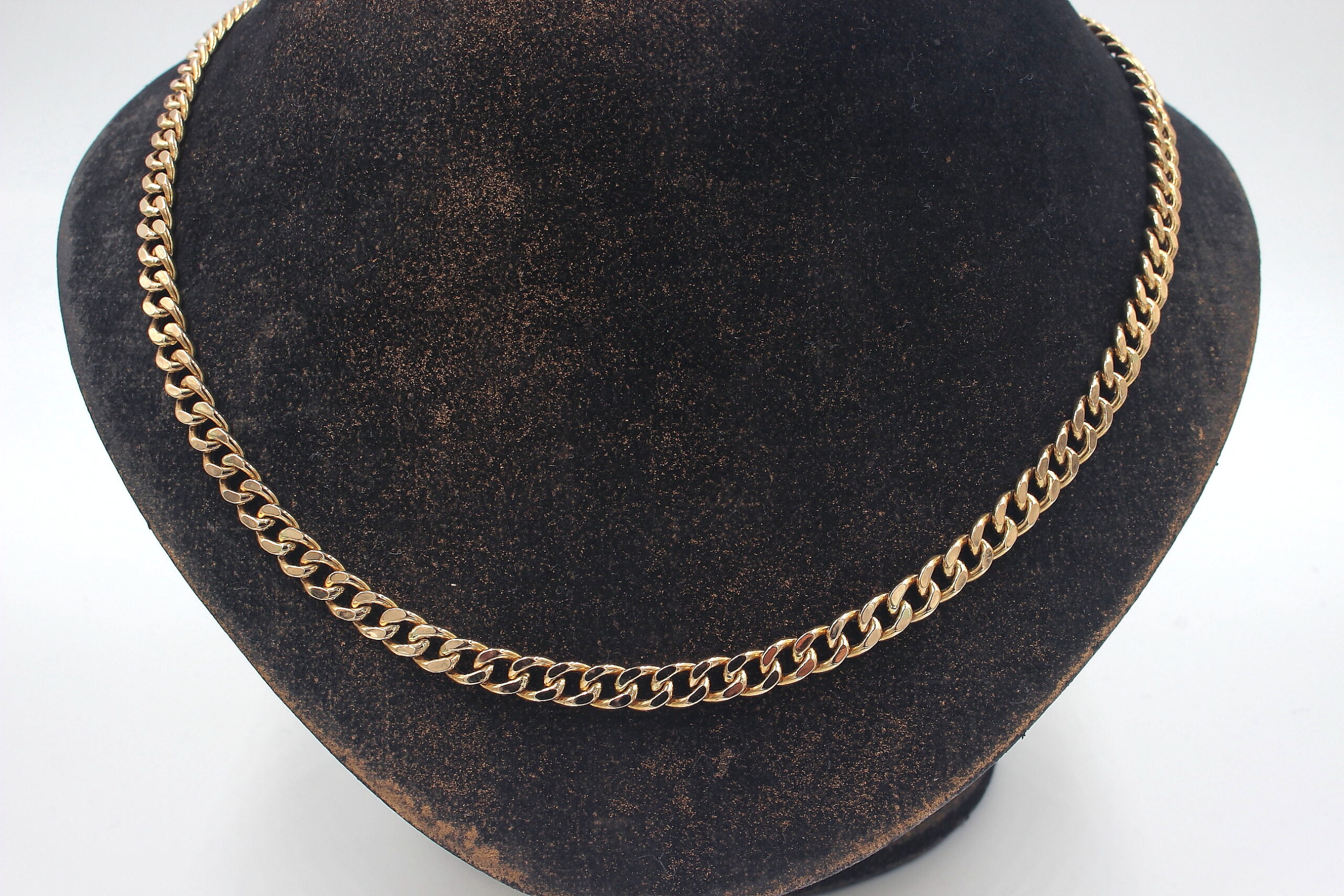 Pansar halsband i 18k guld. ihålig. vikt: 15,9