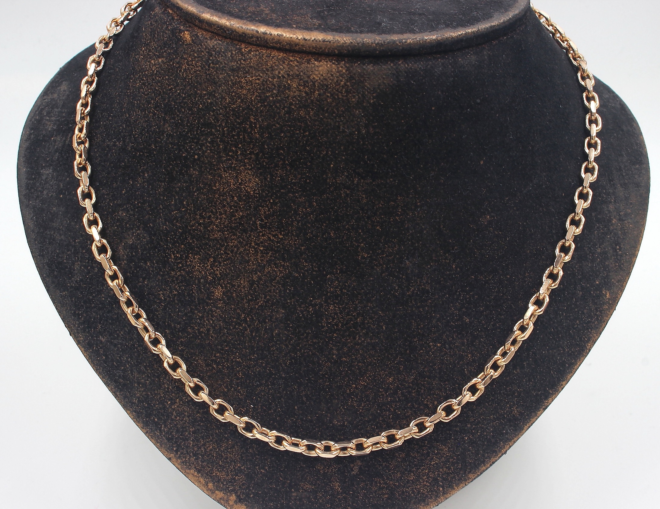 Ankar halsband i 18k guld. massiv.