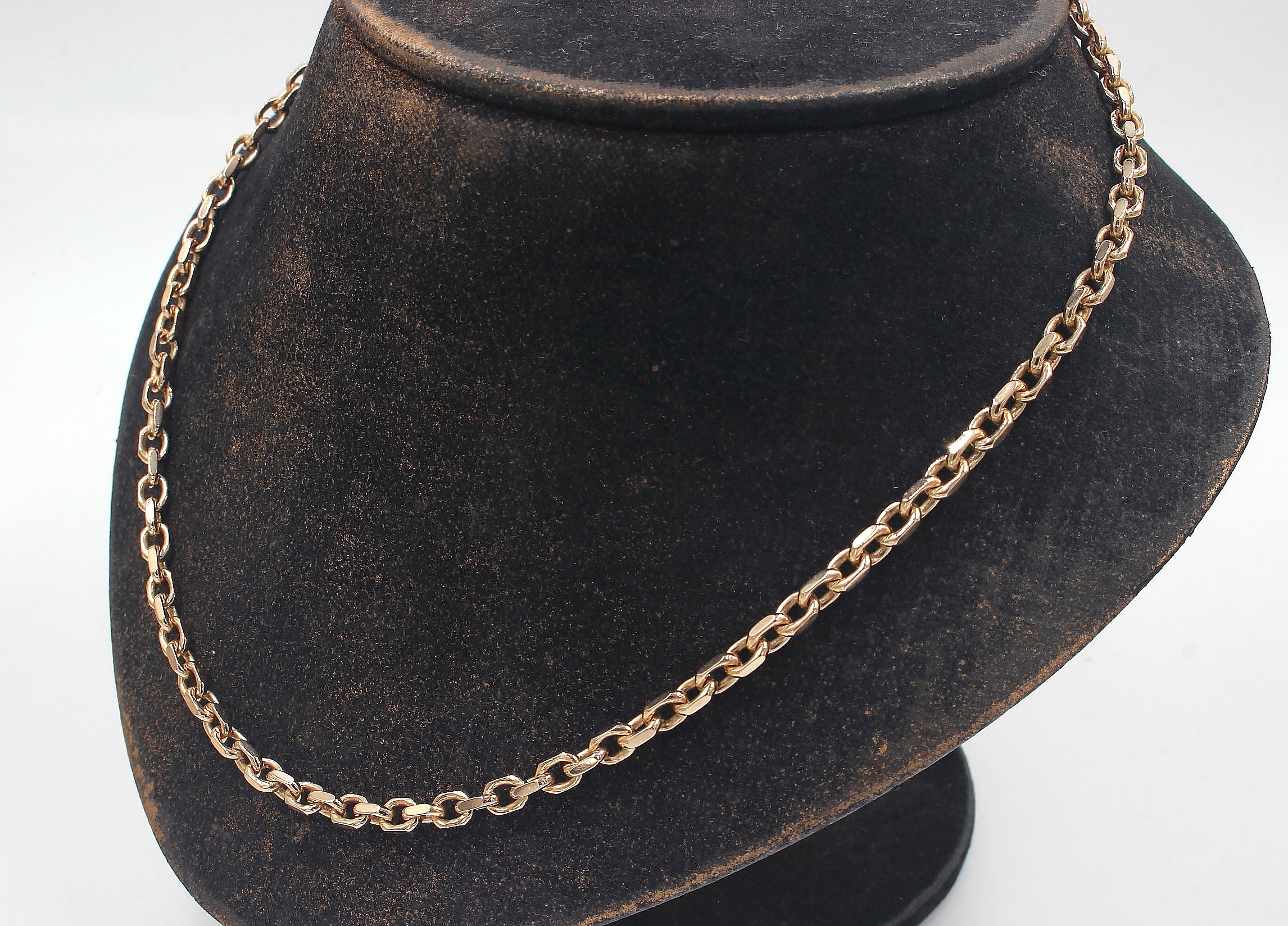 Ankar halsband i 18k guld. massiv.