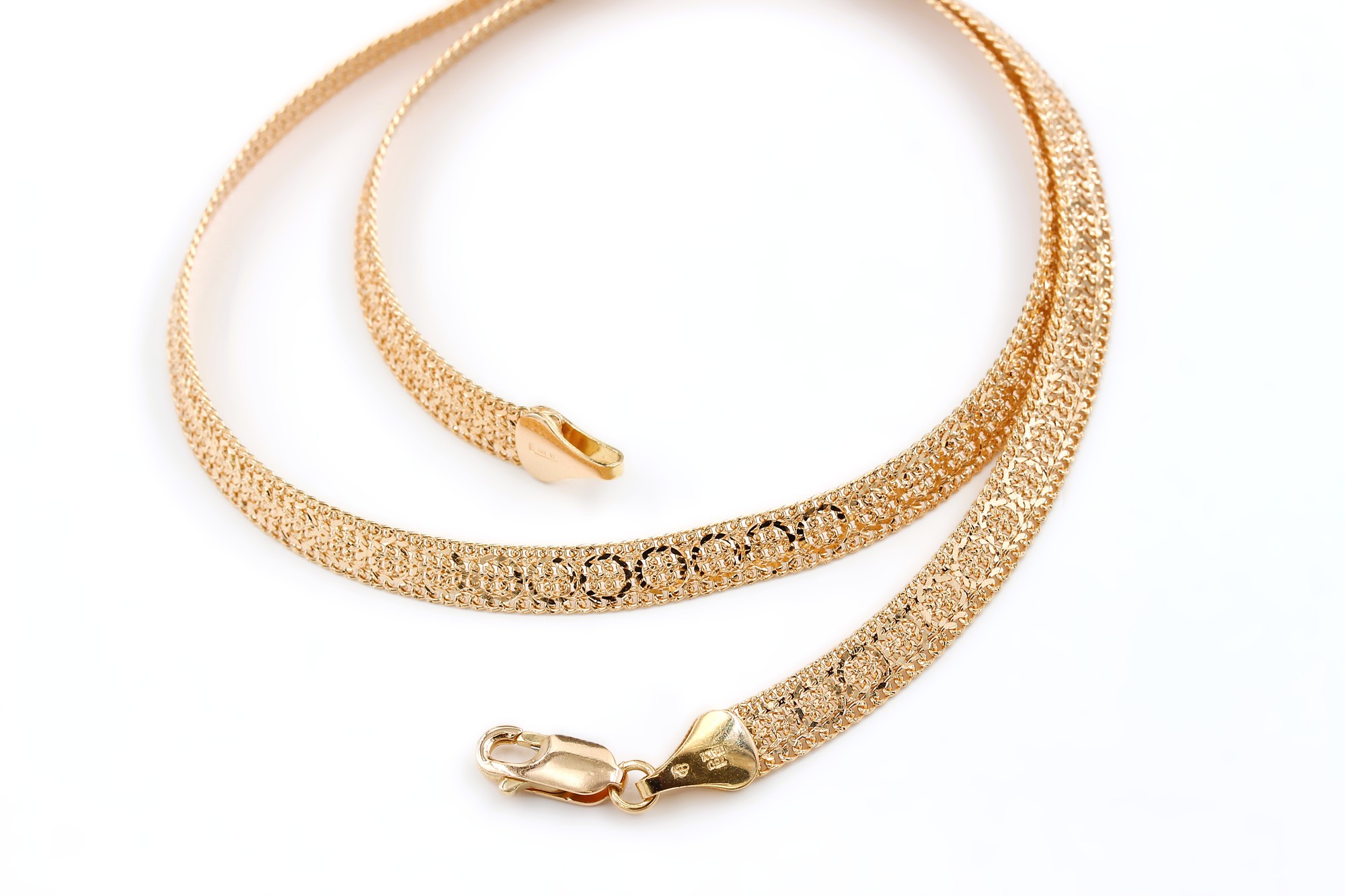 Halsband med mönster i 18k guld.Vikt 11.49g