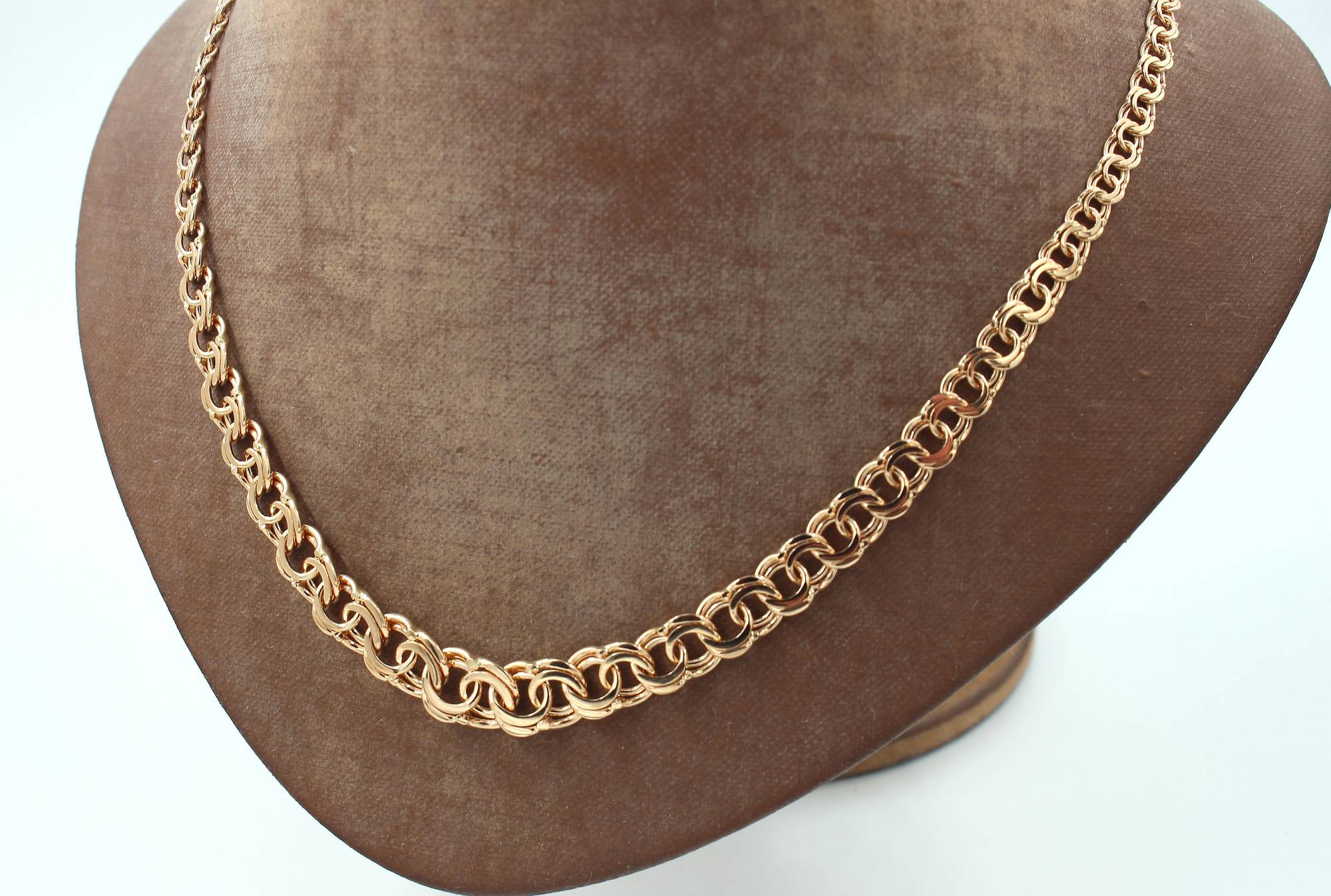 Bismarck halsband i 28k guld. vikt: 20,45g