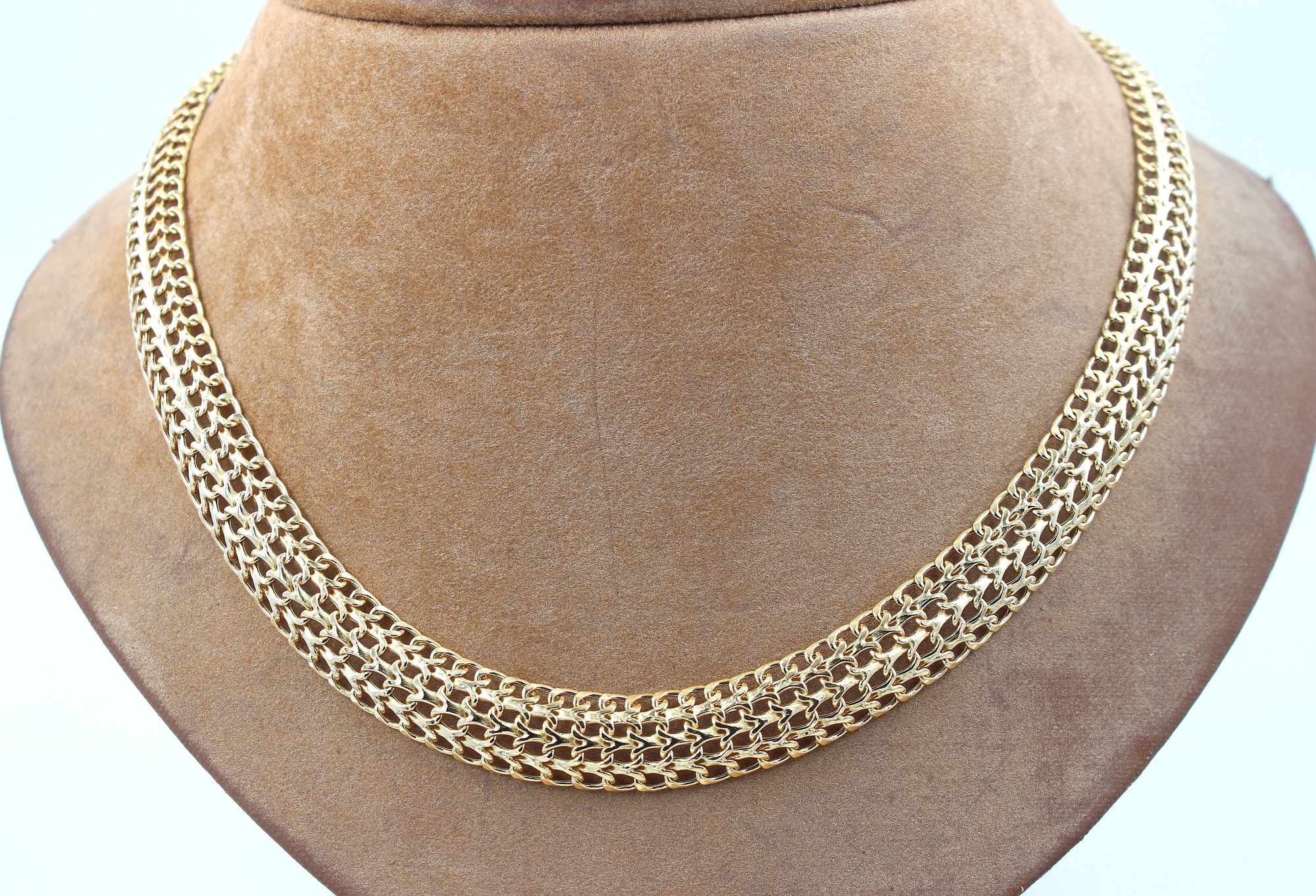 Fiskben halsband i 18k guld. vikt: 16,1g