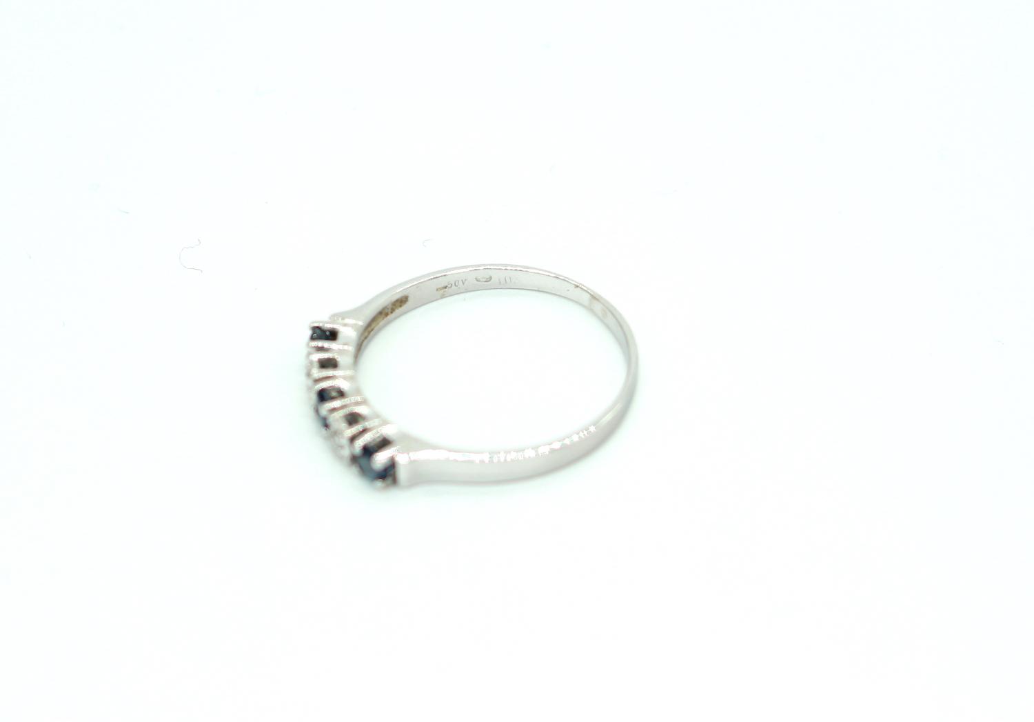 Diamantring i 18k vitguld med safirer -0,03ct diamanter