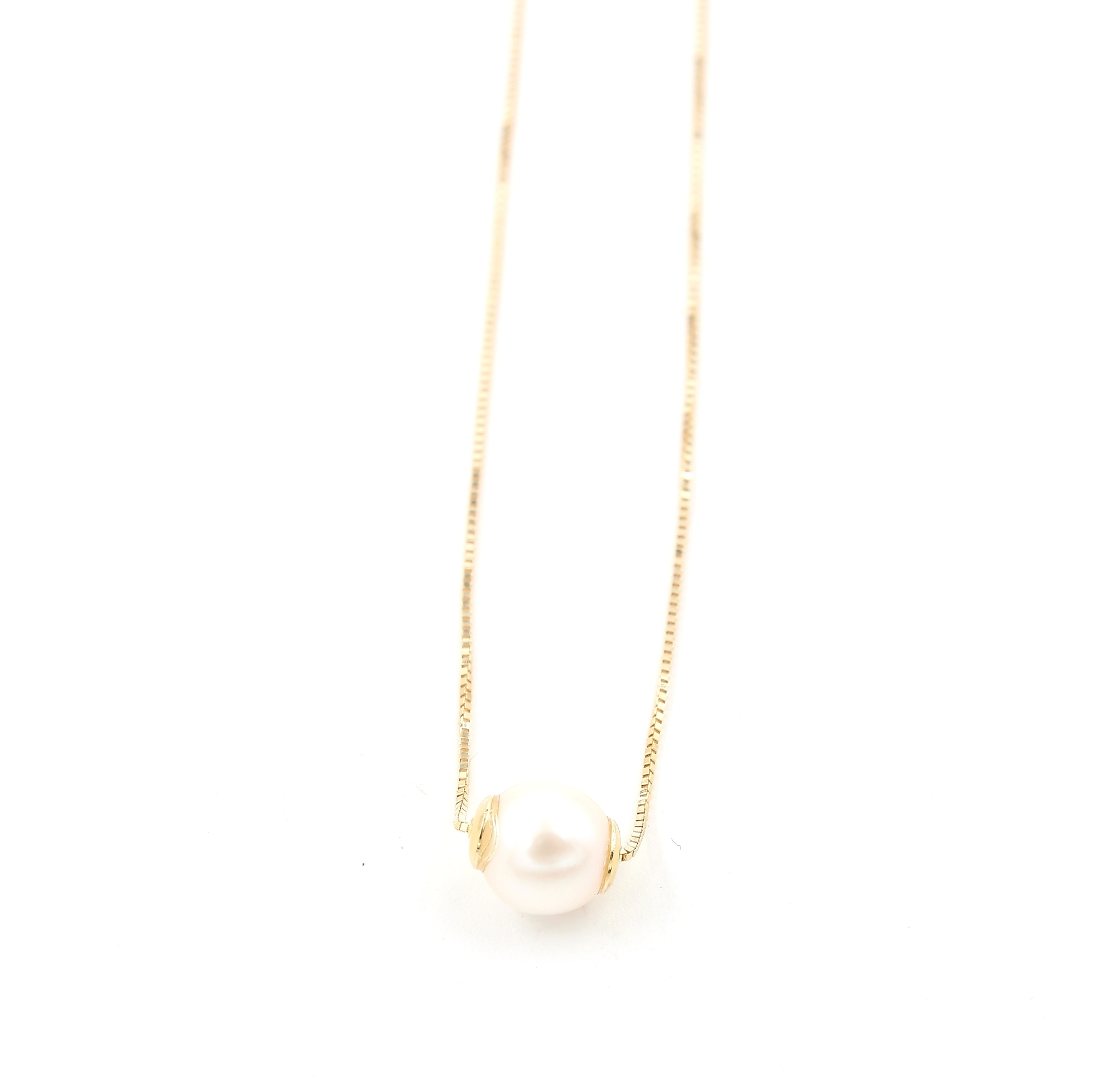 Halsband med pärla i 18k guld . vikt:1,35g