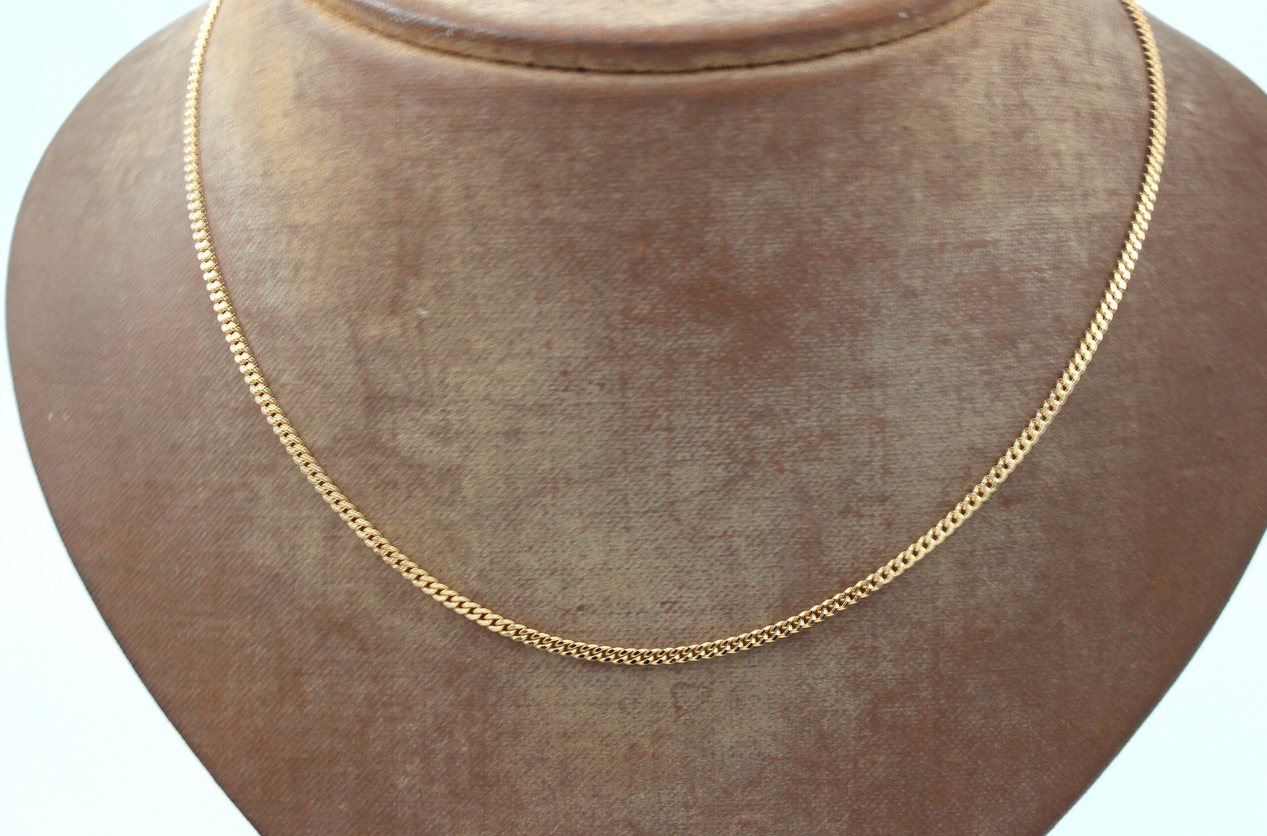 Pansar halsband i 18k guld. massiv. vikt: 6,9g