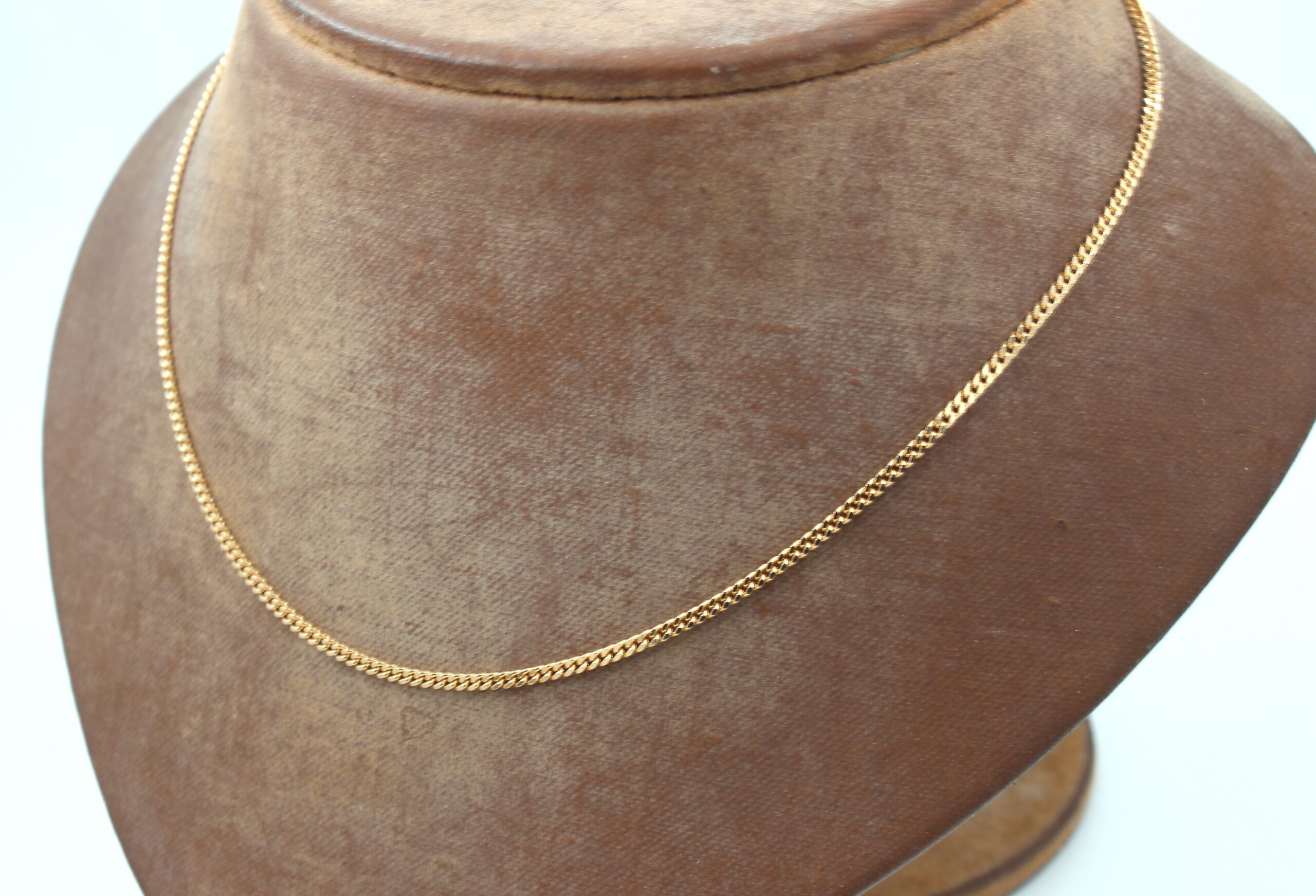 Pansar halsband i 18k guld. massiv. vikt: 6,9g