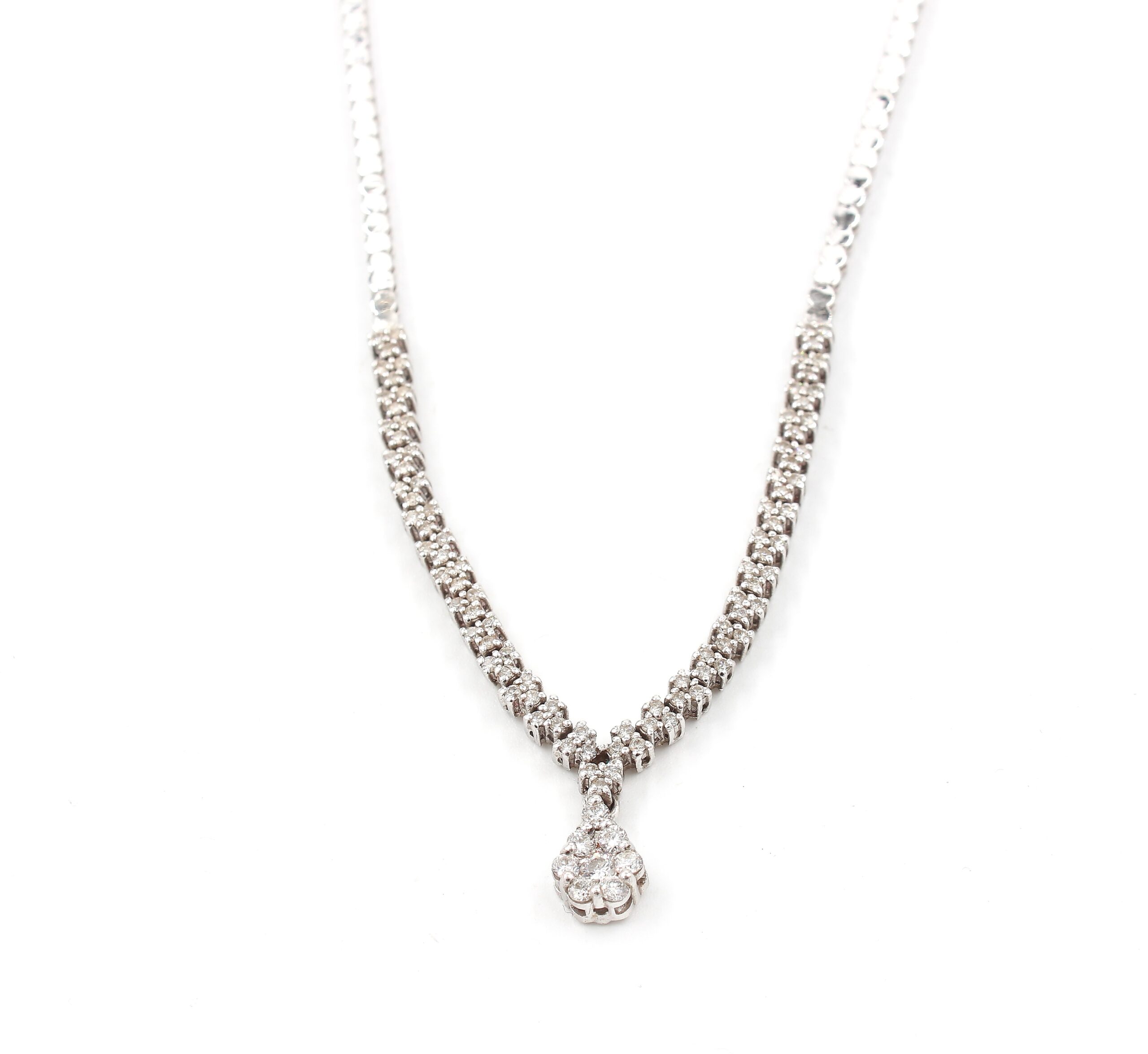 Diamant halsband i 18k vitguld. vikt: 16,8g