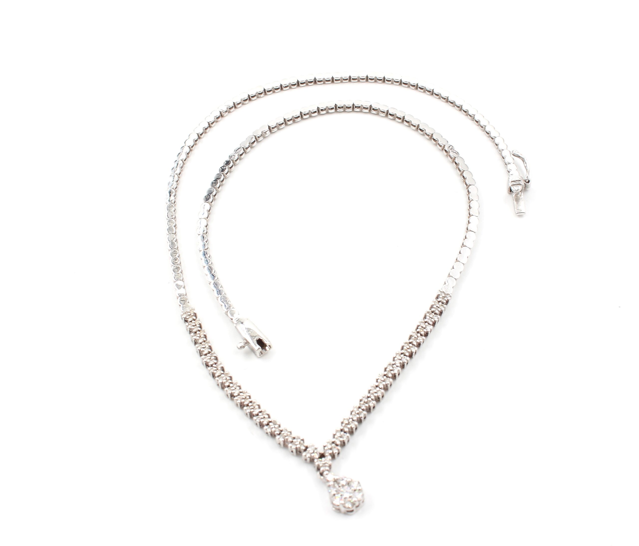 Diamant halsband i 18k vitguld. vikt: 16,8g