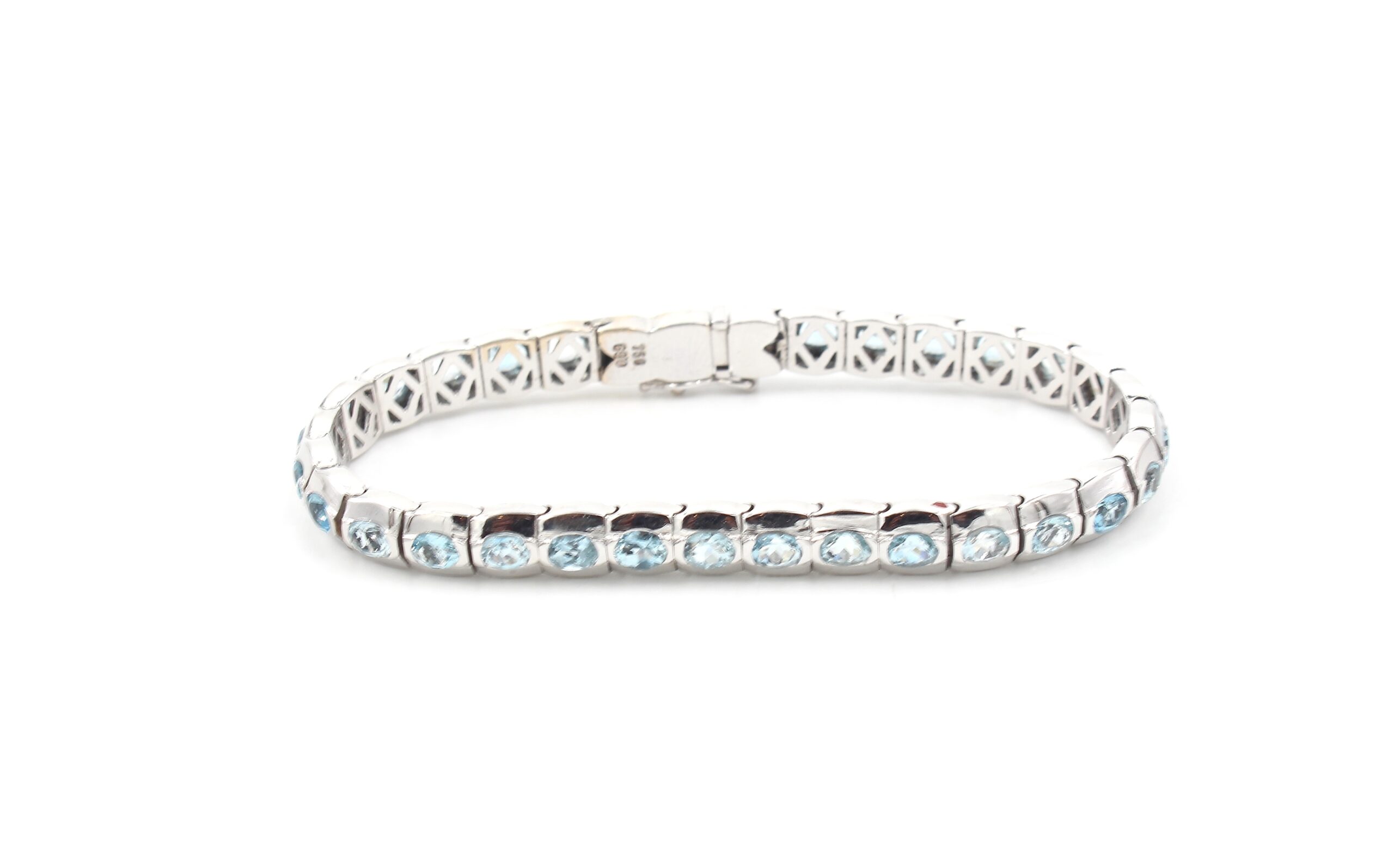 Armband i 18k vitguld med topaz stenar