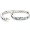 Armband i 18k vitguld med topaz stenar