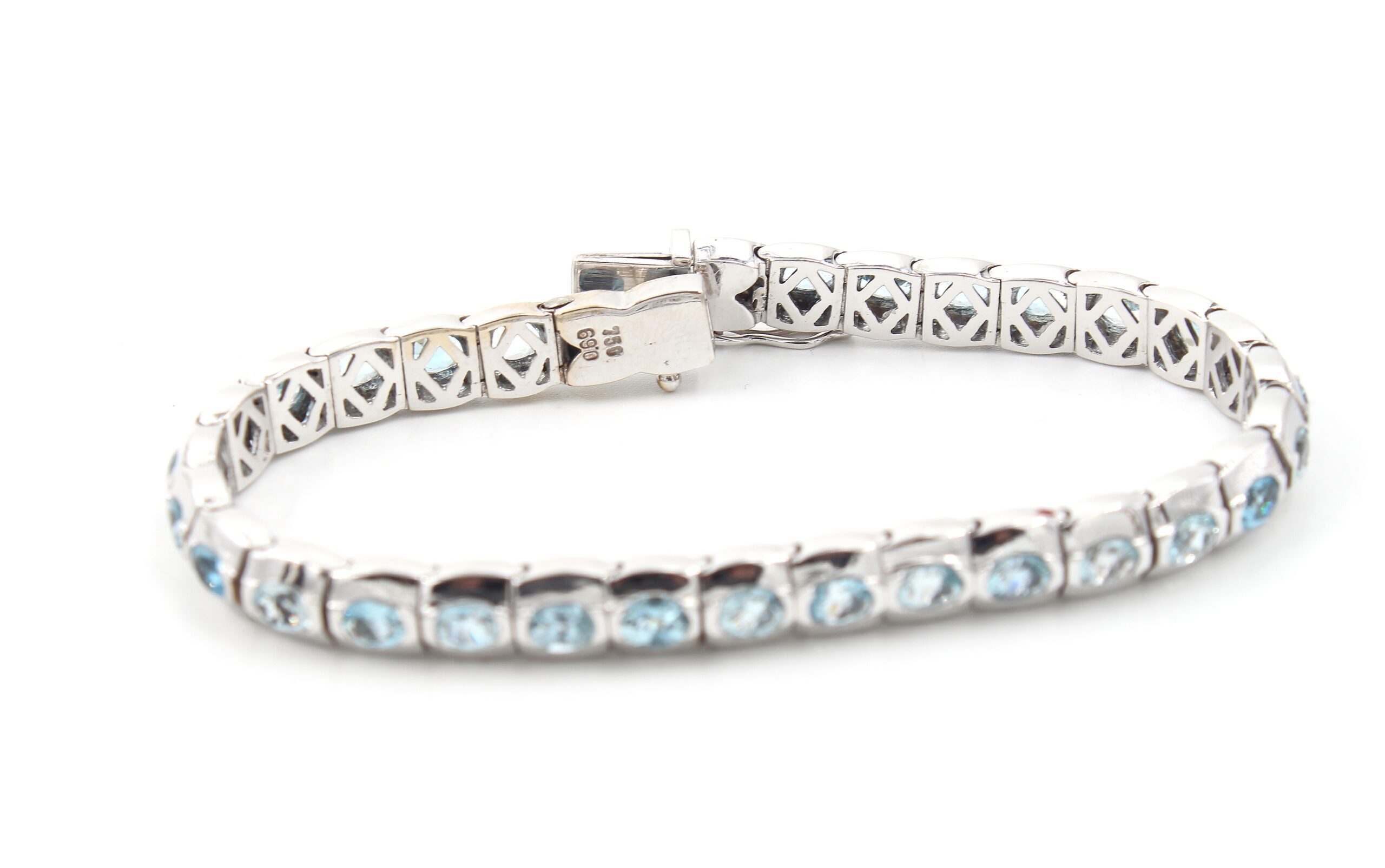 Armband i 18k vitguld med topaz stenar